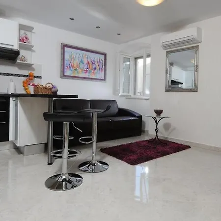 By The Sea - 13105 Apartman Split